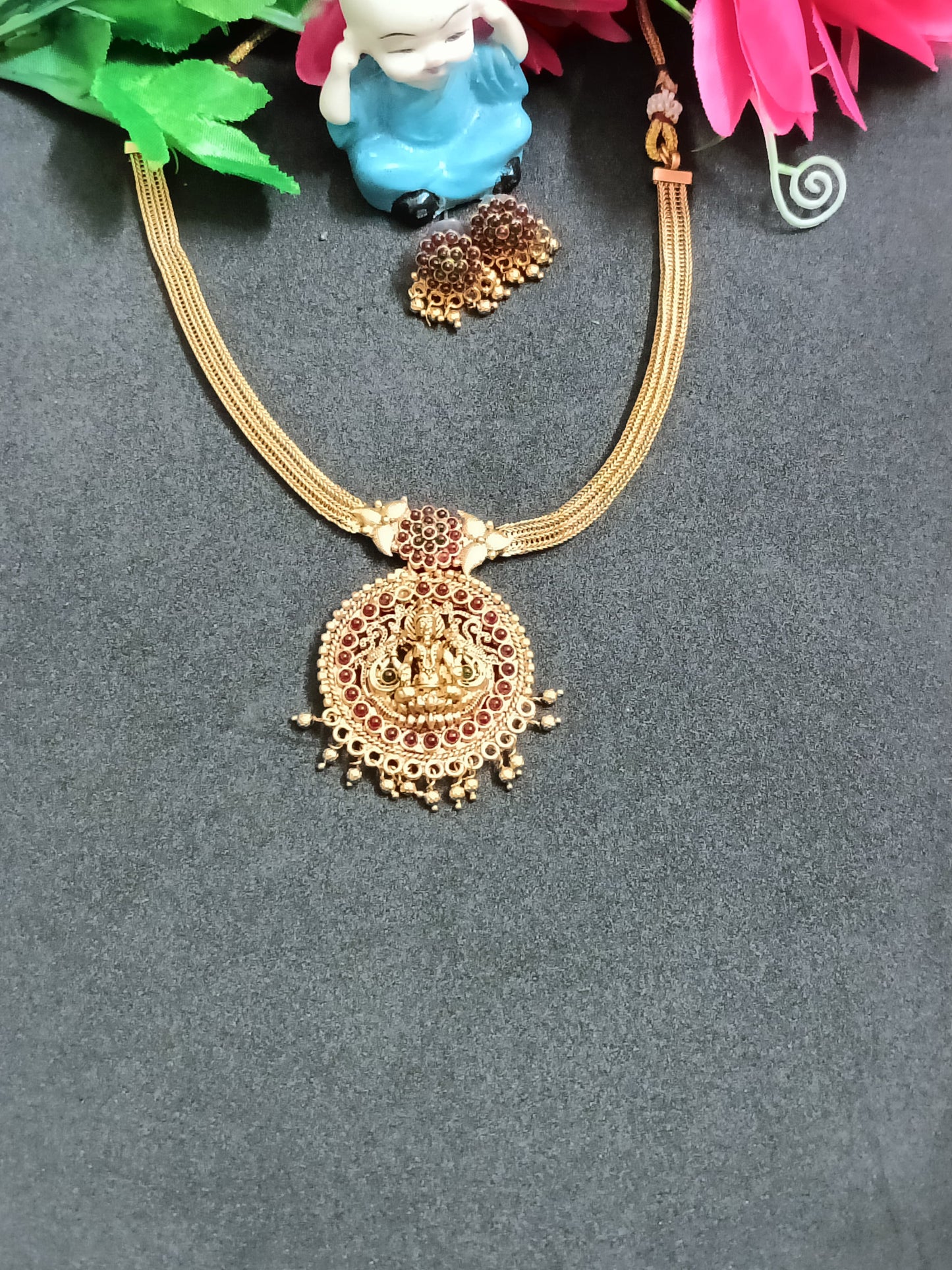 Attikai Lakshmi Pendant Neckpiece with Earrings