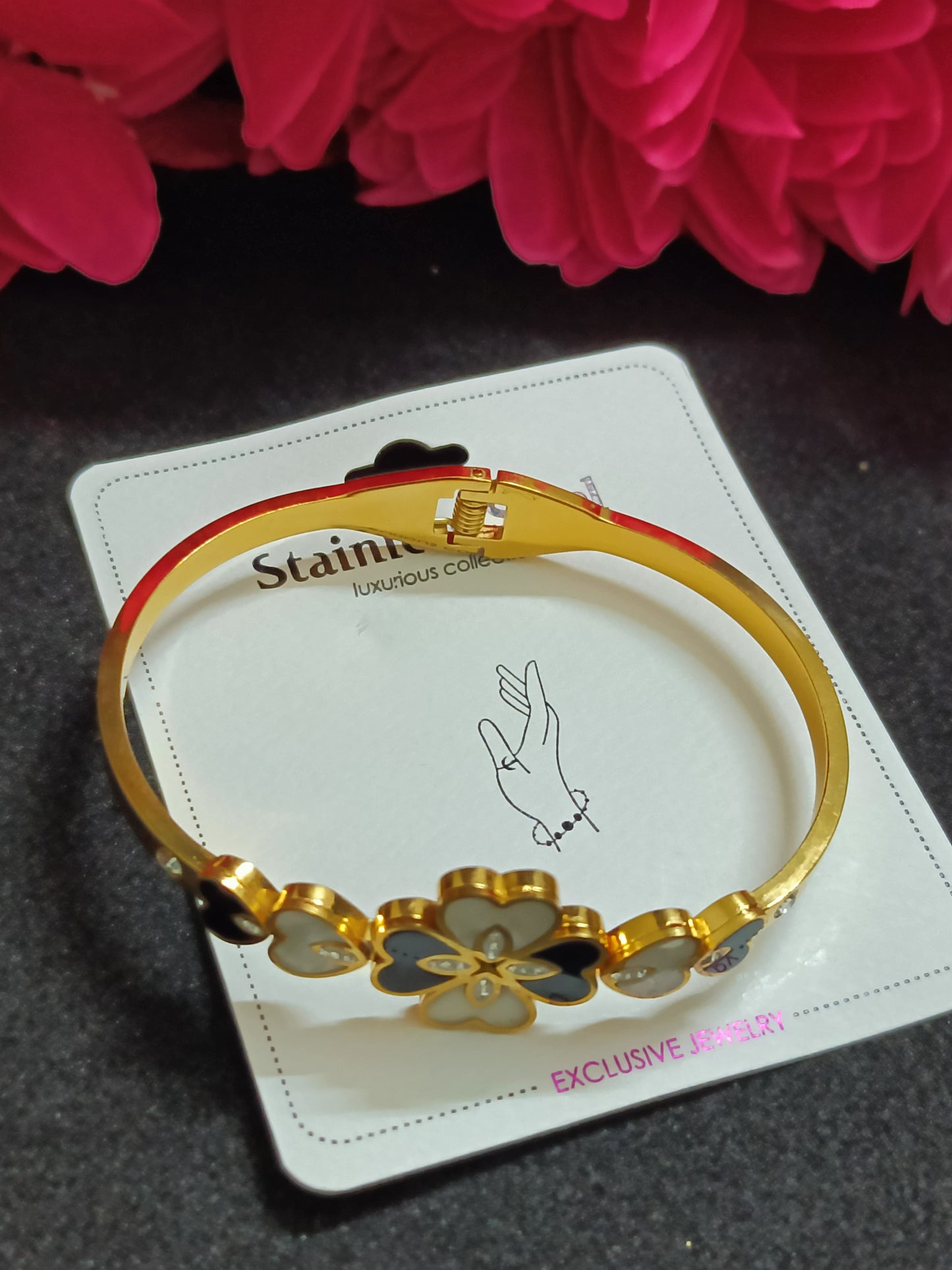 Trendy Flower Design Bracelet