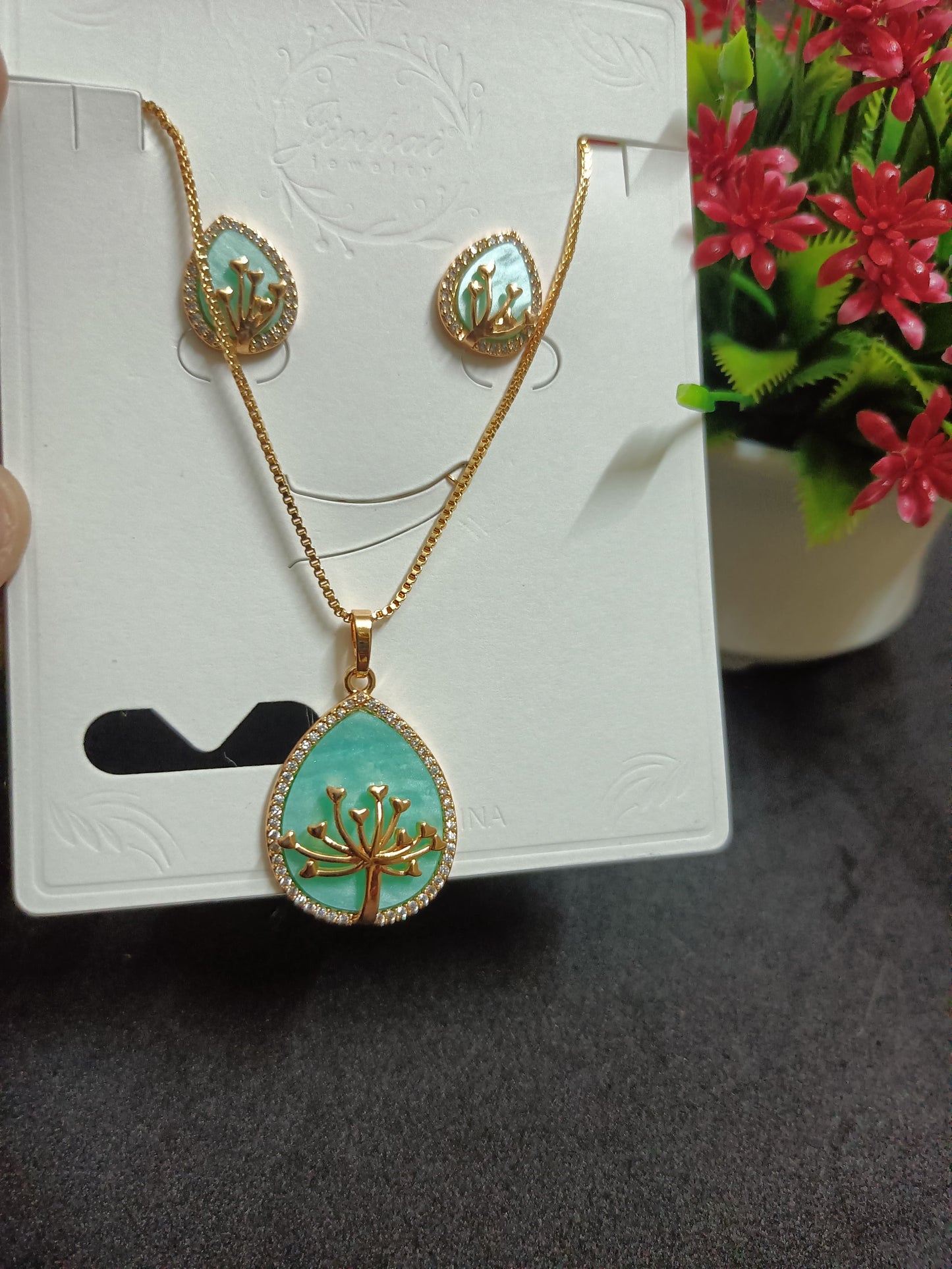 Leaf Pendant Rose Gold Chain with Earrings