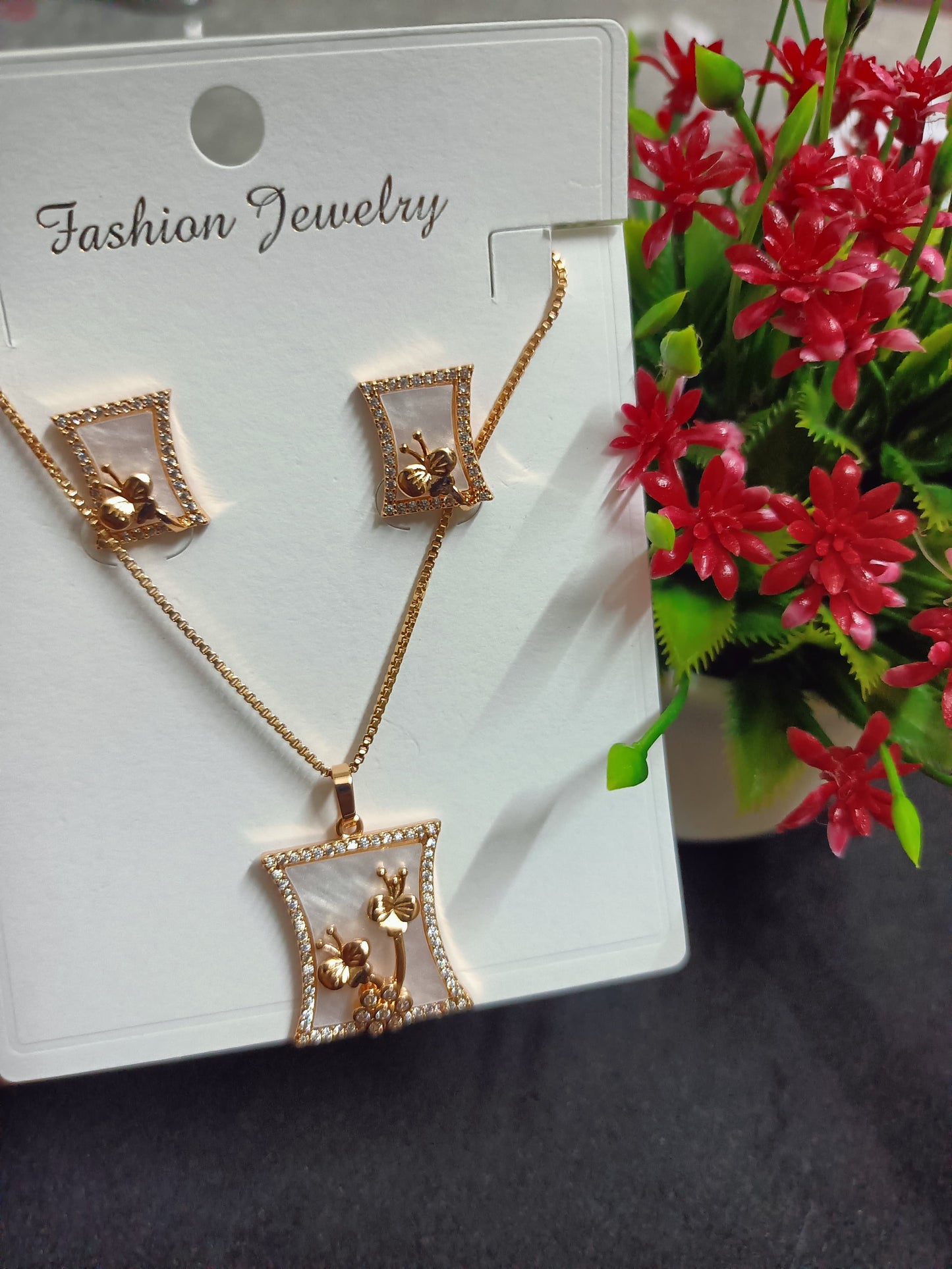 Trendy Unique Pendant Rose Gold Chain with Cute Earrings