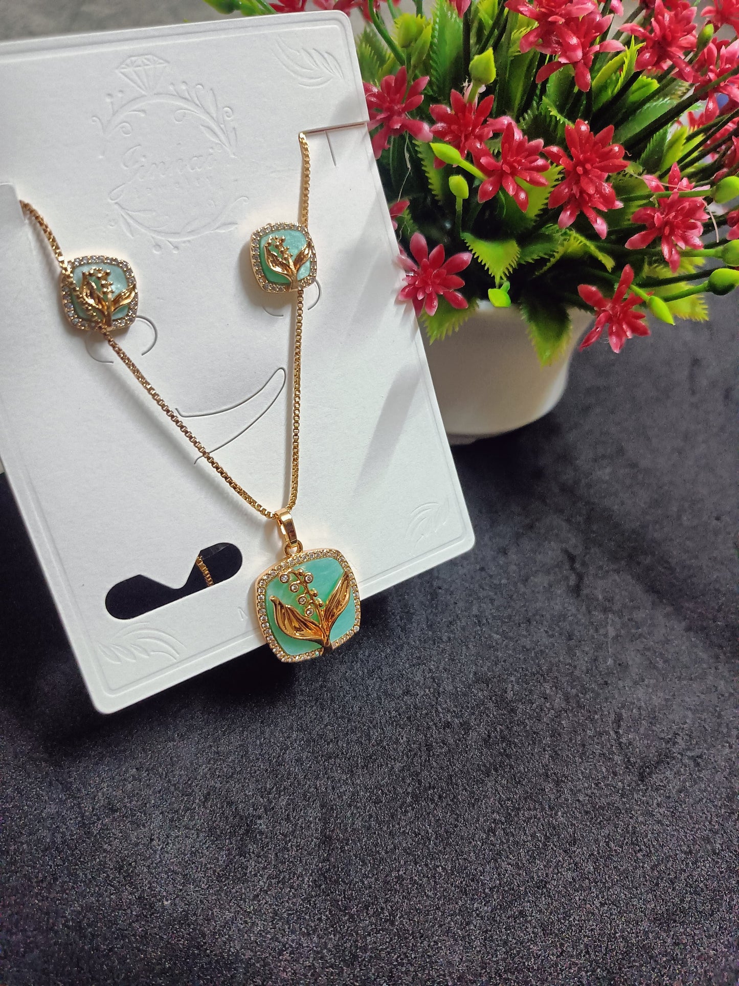 Unique Design Rose Gold Short Chain with Cute Earrings