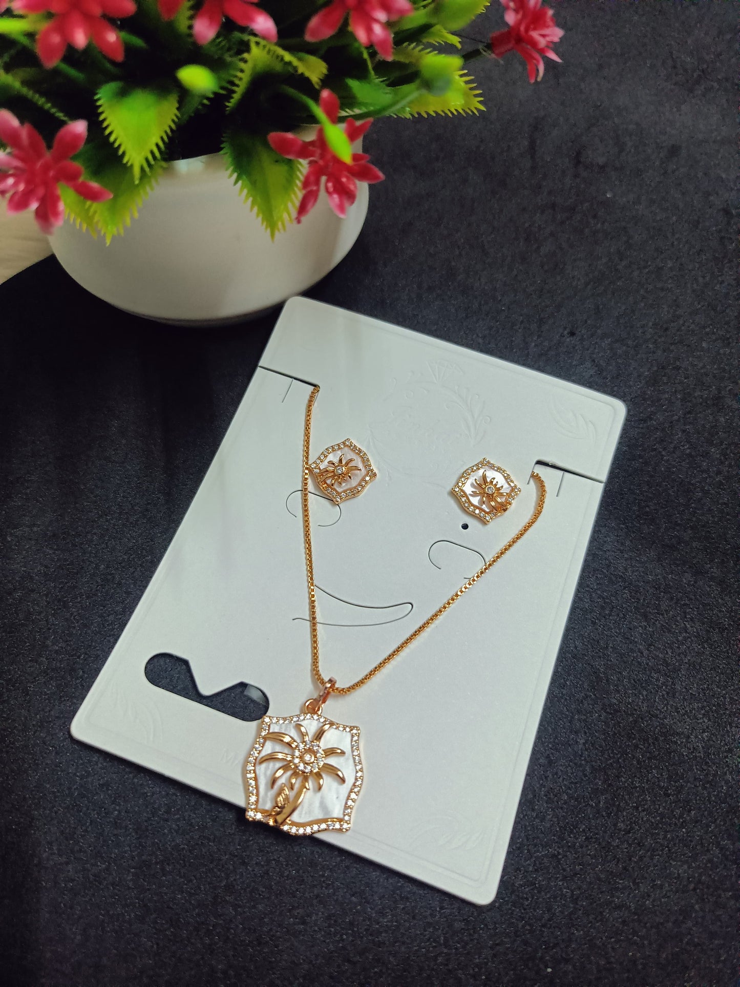 Unique Flower Pendant Rosegold Chain with Earrings